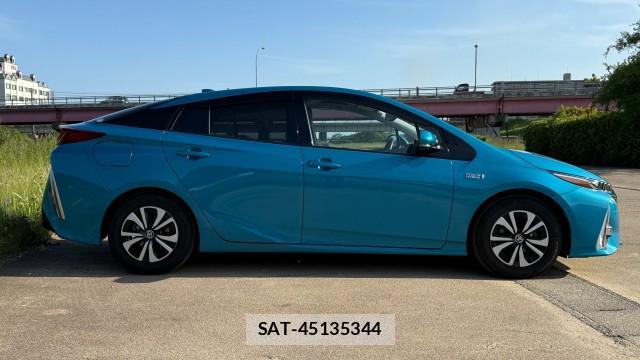 Toyota PRIUS PHV 2017-11 8281176-3