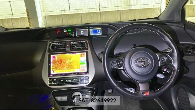 Toyota PRIUS PHV 2020-04 8281708-16
