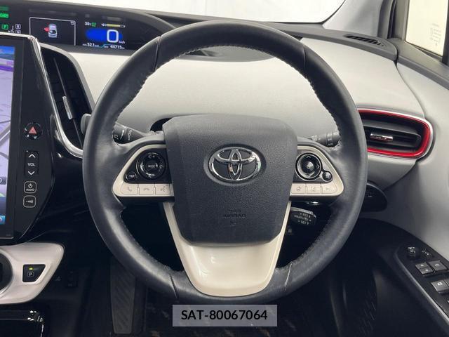 Toyota PRIUS PHV 2017-05 8283767-10