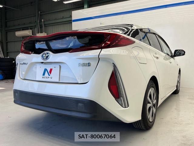 Toyota PRIUS PHV 2017-05 8283767-16