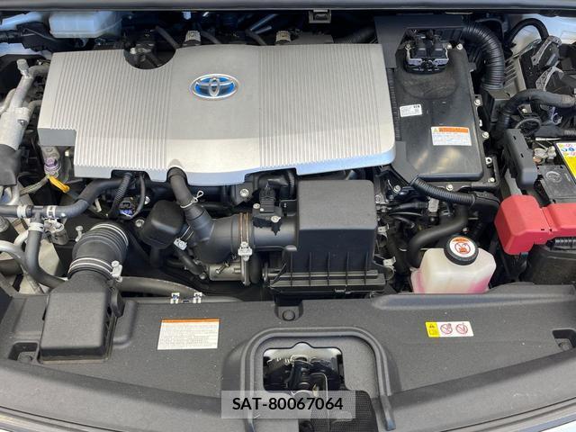 Toyota PRIUS PHV 2017-05 8283767-17