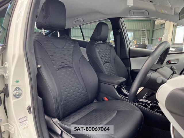 Toyota PRIUS PHV 2017-05 8283767-7