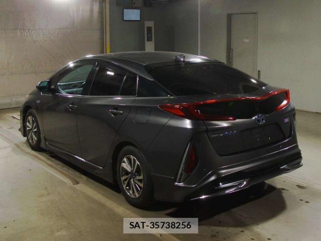 Toyota PRIUS PHV 2017-08 8284400-1