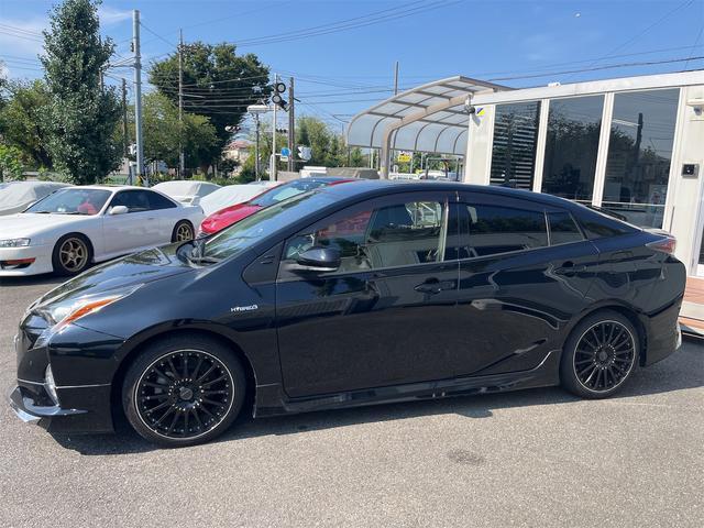 Toyota PRIUS 2017-10 8276719-1