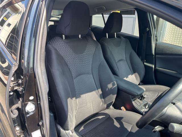 Toyota PRIUS 2017-10 8276719-10