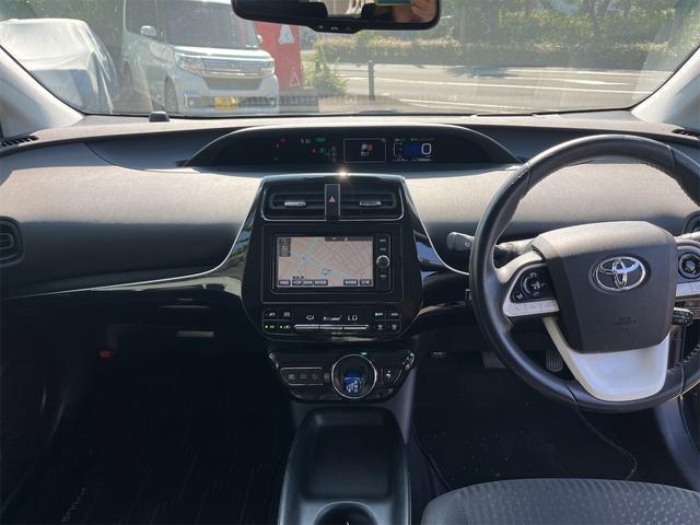 Toyota PRIUS 2017-10 8276719-13