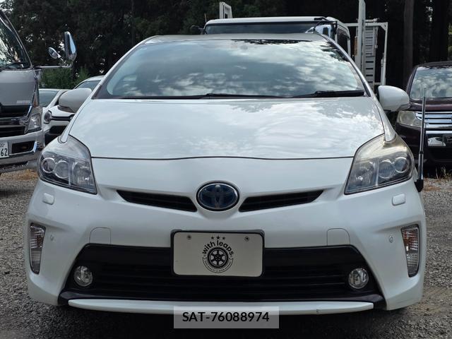 Toyota PRIUS 2015-08 8276729-1