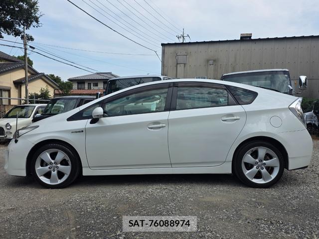 Toyota PRIUS 2015-08 8276729-3