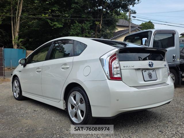 Toyota PRIUS 2015-08 8276729-4