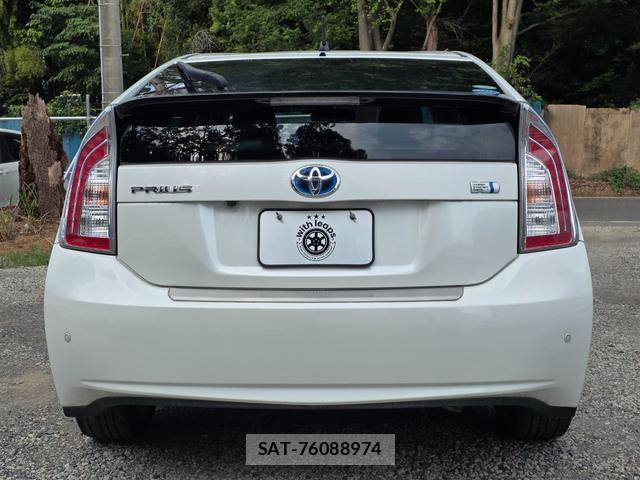 Toyota PRIUS 2015-08 8276729-5