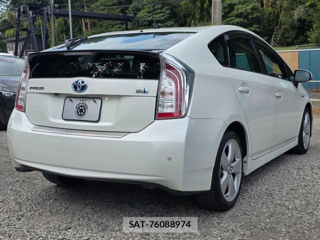 Toyota PRIUS 2015-08 8276729-6