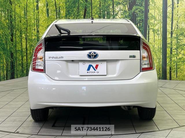 Toyota PRIUS 2015-04 8276760-14