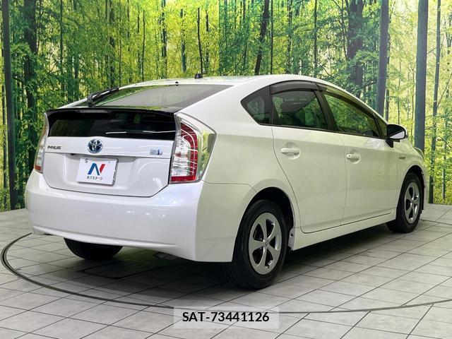 Toyota PRIUS 2015-04 8276760-16