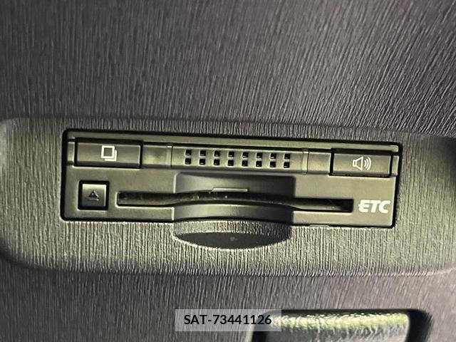 Toyota PRIUS 2015-04 8276760-5