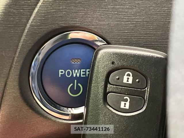 Toyota PRIUS 2015-04 8276760-6