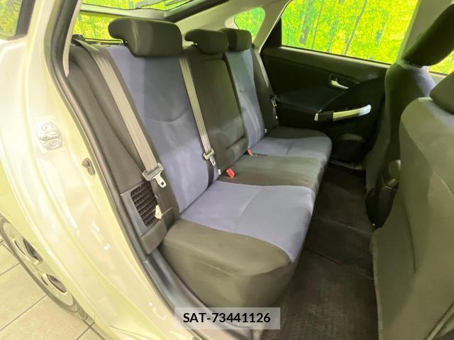 Toyota PRIUS 2015-04 8276760-8