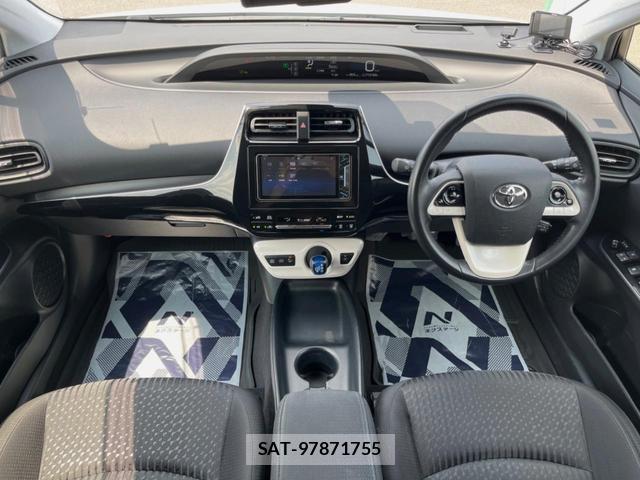 Toyota PRIUS 2017-09 8276825-1