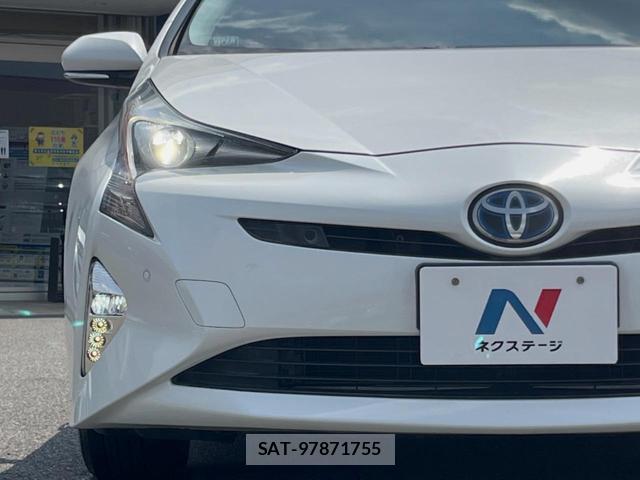 Toyota PRIUS 2017-09 8276825-12