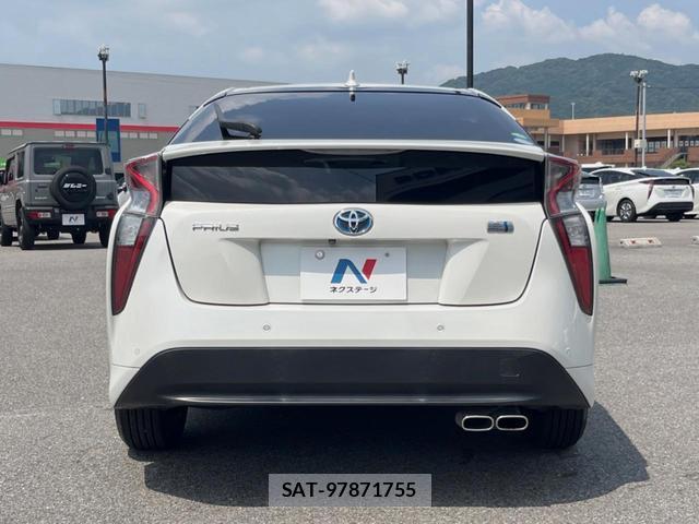 Toyota PRIUS 2017-09 8276825-15