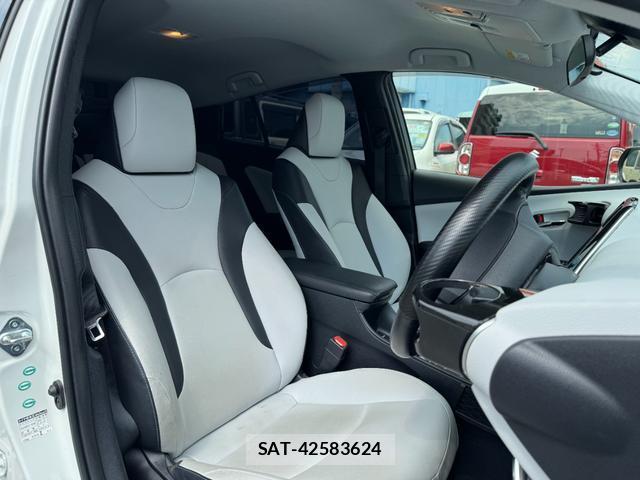 Toyota PRIUS 2016-03 8276838-10