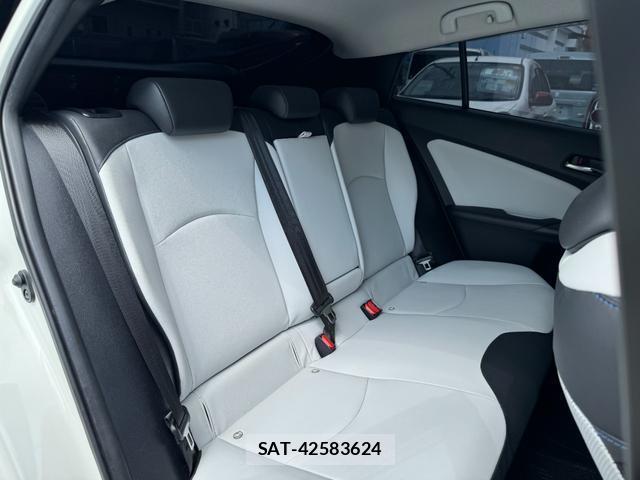 Toyota PRIUS 2016-03 8276838-13