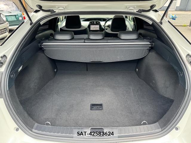 Toyota PRIUS 2016-03 8276838-15