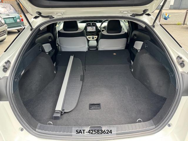 Toyota PRIUS 2016-03 8276838-16