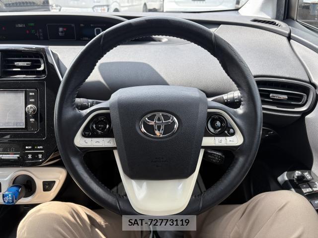 Toyota PRIUS 2016-09 8277047-12