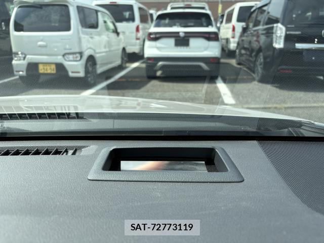 Toyota PRIUS 2016-09 8277047-17
