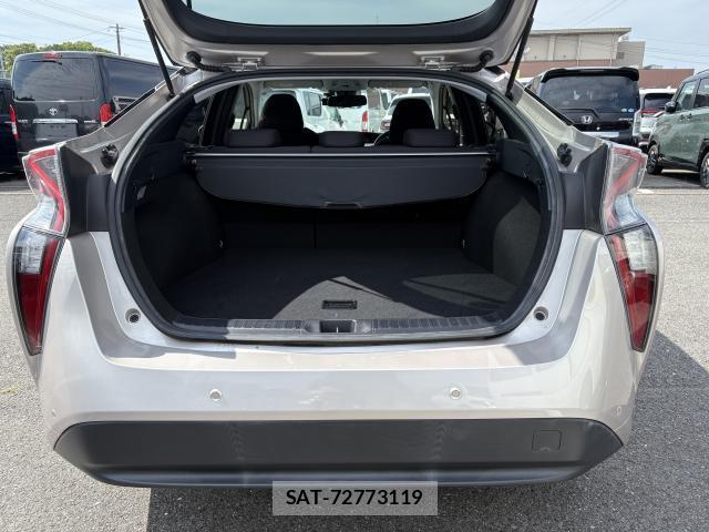 Toyota PRIUS 2016-09 8277047-6