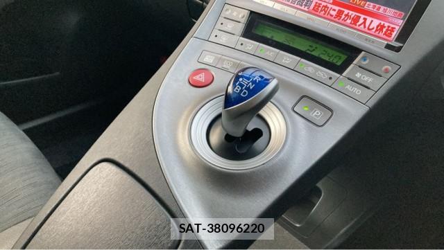 Toyota PRIUS 2015-07 8277137-14