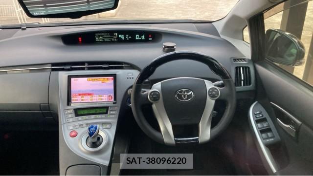 Toyota PRIUS 2015-07 8277137-16