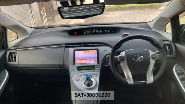 Toyota PRIUS 2015-07 8277137-2