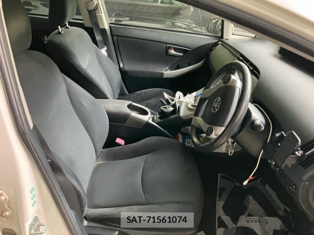 Toyota PRIUS 2013-09 8277499-11
