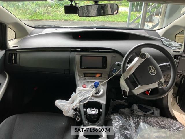 Toyota PRIUS 2013-09 8277499-15