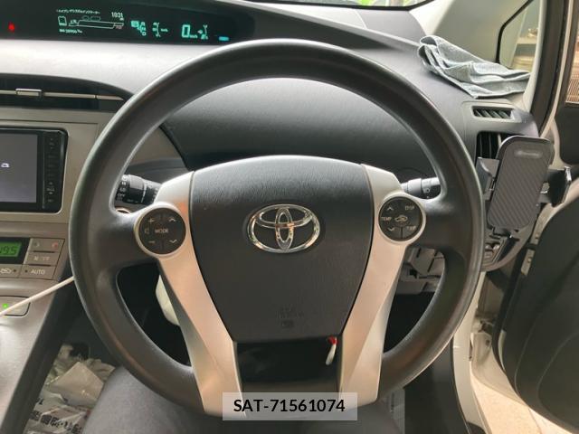 Toyota PRIUS 2013-09 8277499-16