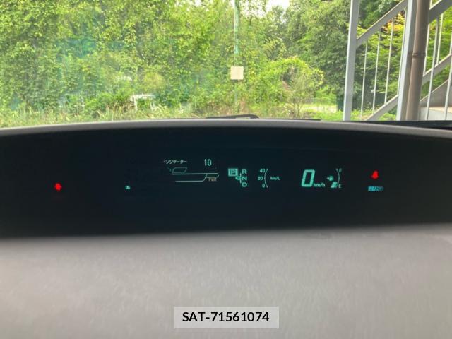 Toyota PRIUS 2013-09 8277499-17