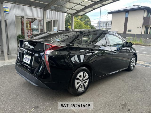 Toyota PRIUS 2016-10 8277618-1