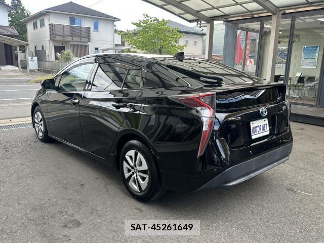 Toyota PRIUS 2016-10 8277618-10