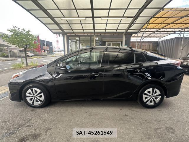 Toyota PRIUS 2016-10 8277618-11