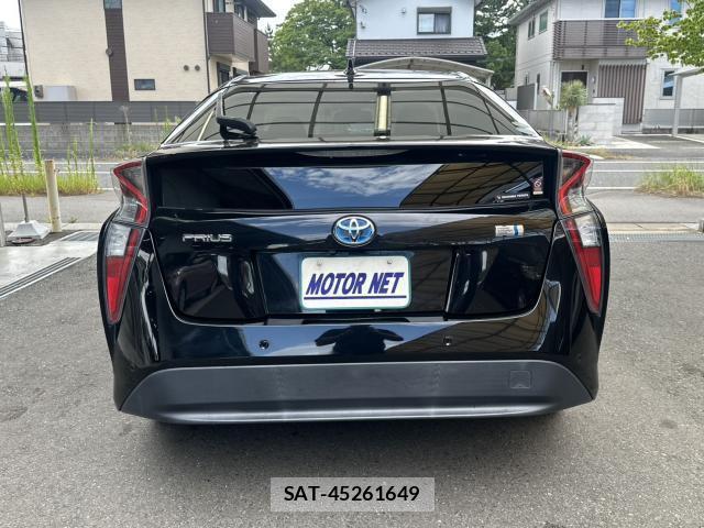 Toyota PRIUS 2016-10 8277618-13
