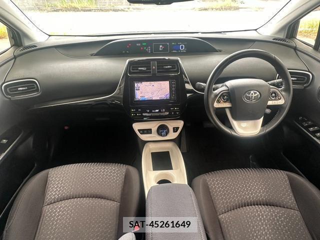 Toyota PRIUS 2016-10 8277618-2