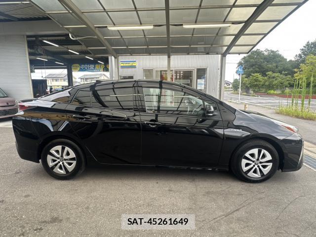 Toyota PRIUS 2016-10 8277618-3