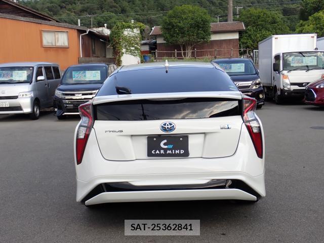 Toyota PRIUS 2017-02 8277696-1