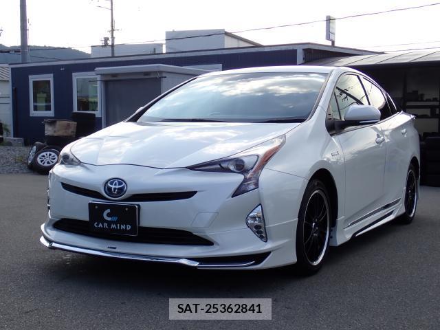 Toyota PRIUS 2017-02 8277696-12