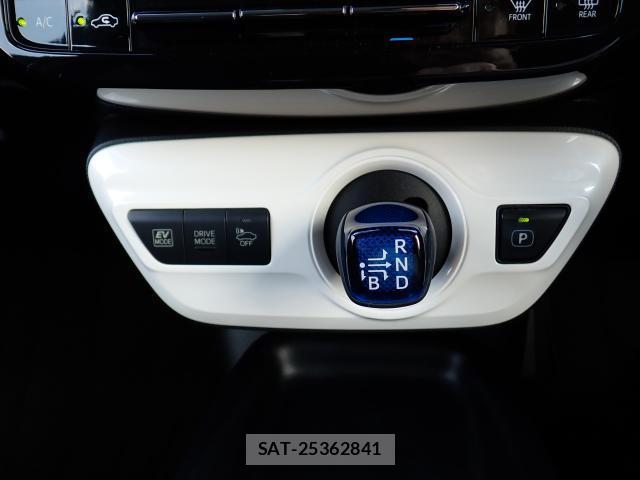 Toyota PRIUS 2017-02 8277696-15
