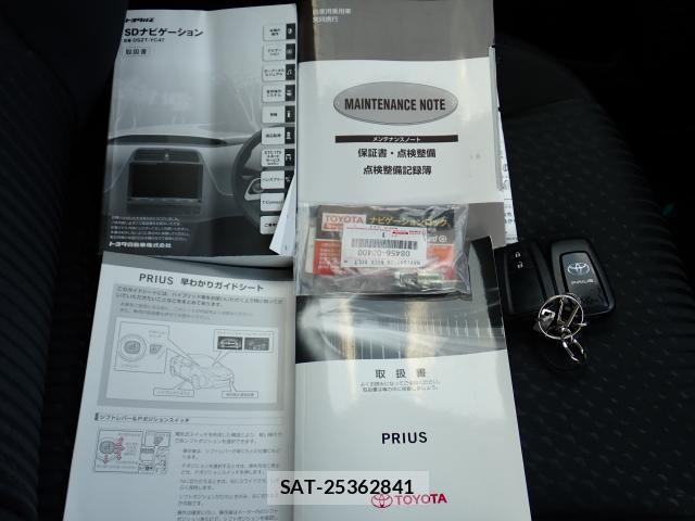 Toyota PRIUS 2017-02 8277696-16