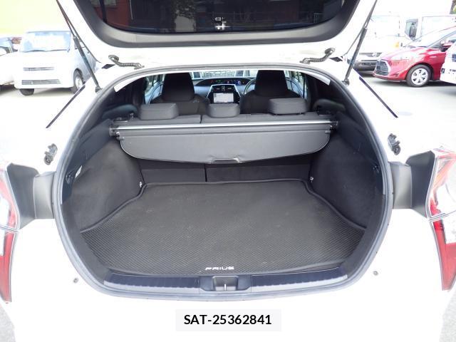 Toyota PRIUS 2017-02 8277696-18