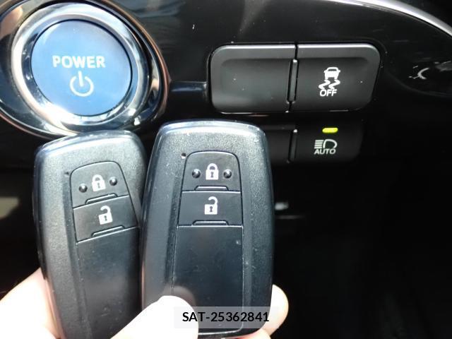 Toyota PRIUS 2017-02 8277696-19