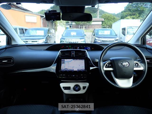 Toyota PRIUS 2017-02 8277696-2